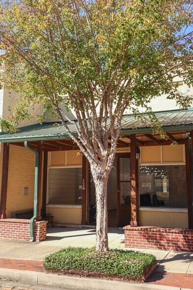 More Photos Of 124 Trinity St, Abbeville Storefront For Sale