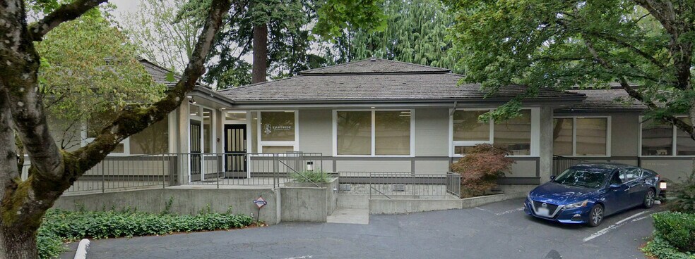 More Photos Of 300 NE Gilman Blvd, Issaquah Office For Sale