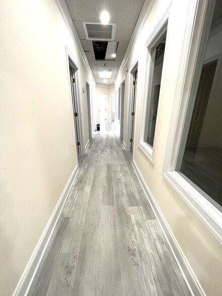 More Photos Of 20 Pidgeon Hill Dr, Sterling Medical For Lease