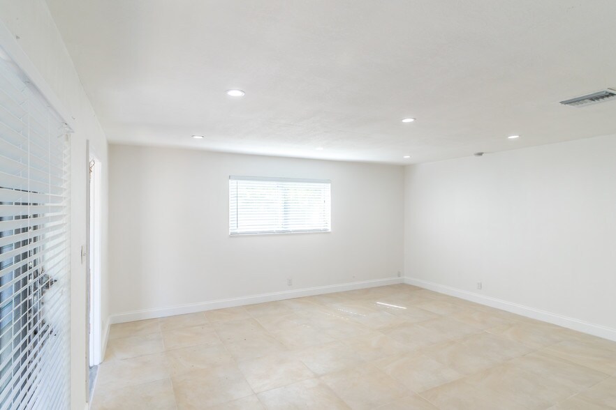 More Photos Of 2201 NE 14th Ave, Wilton Manors Apartments For Sale