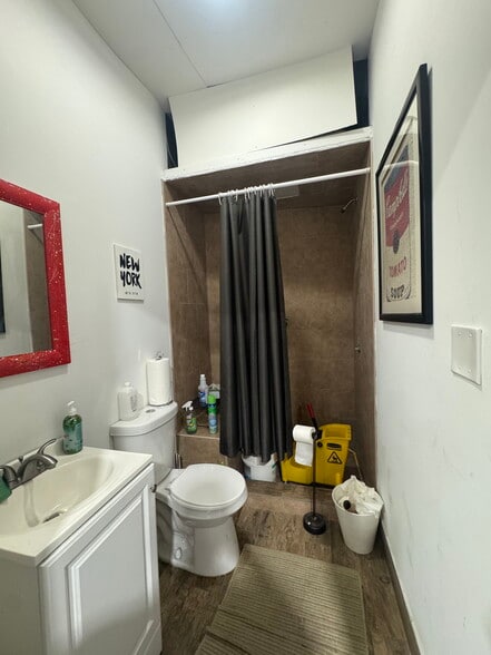 More Photos Of 1518-1520 Sunrise Hwy, Bay Shore Showroom For Sale