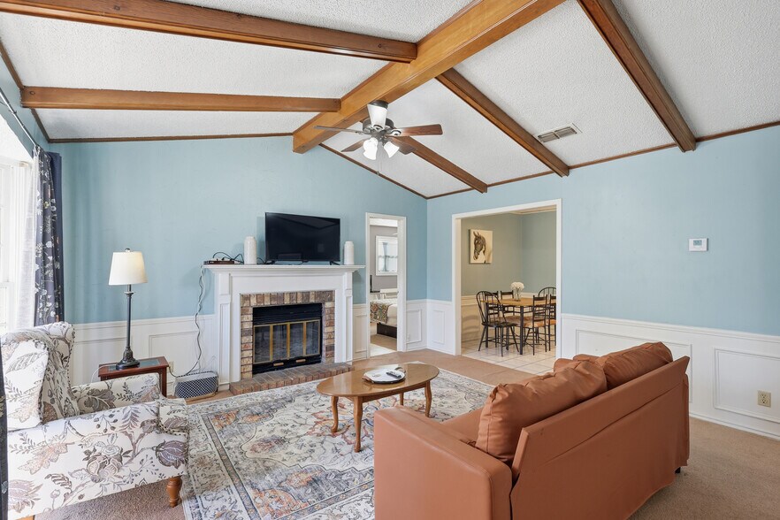 More Photos Of 201 N State St, Fort Davis Hotel For Sale