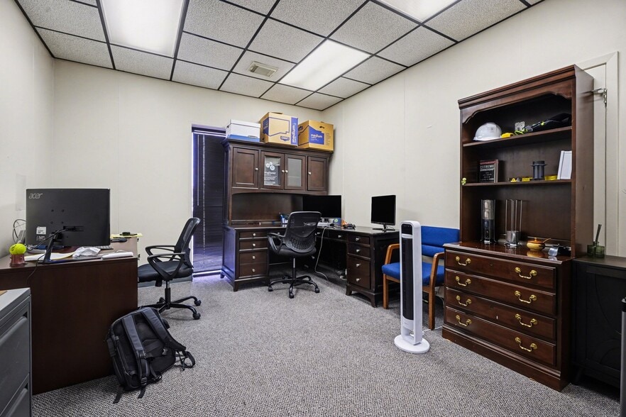 More Photos Of 2405 S Grand Blvd, Pearland Office For Sale
