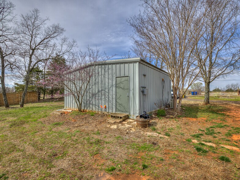 More Photos Of 980916 S Highway 18, Chandler Industrial For Sale