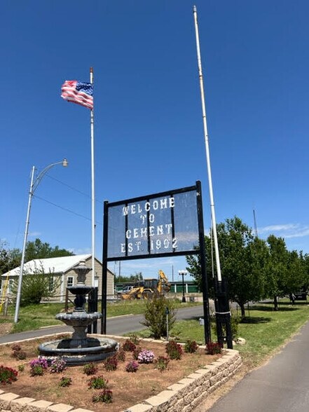 More Photos Of 402 North Main, Cement Showroom For Sale