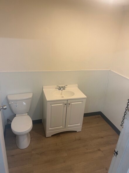 More Photos Of 1026 S Gerhart Ave, Commerce Warehouse For Sale