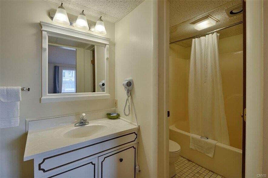 More Photos Of 6 Market St, Alexandria Bay Hotel For Sale