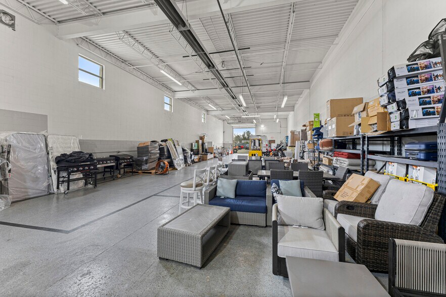 More Photos Of 32639-32645 Industrial Rd, Garden City Warehouse For Sale