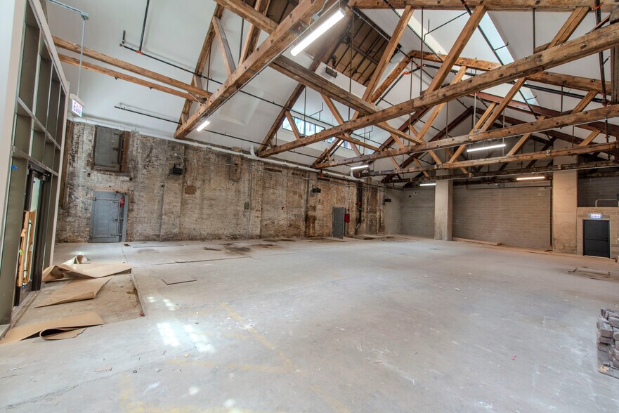 More Photos Of 210-212 N Aberdeen St, Chicago Apartments For Lease