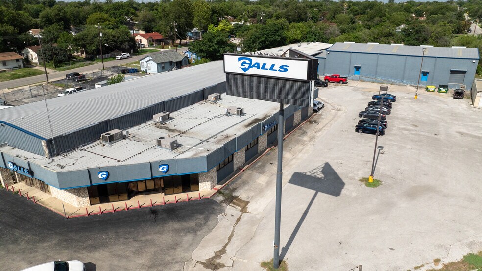 More Photos Of 2111 West Ave, San Antonio Flex For Sale