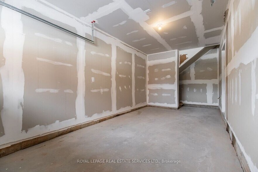 More Photos Of 3289 Sixth Line, Oakville General Retail For Lease