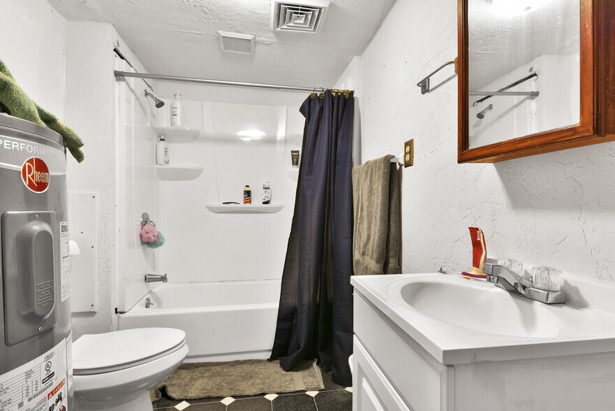 More Photos Of 16 N Main St, Payette Storefront Retail Residential For Sale