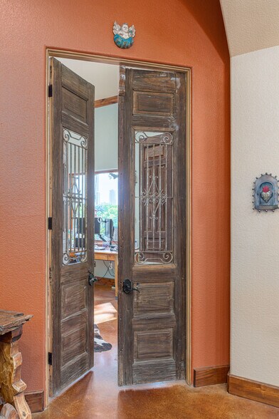 More Photos Of 1300 Bluff St, Austin Flex For Sale