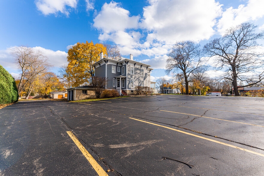 More Photos Of 223 E State St, Geneva Office For Sale