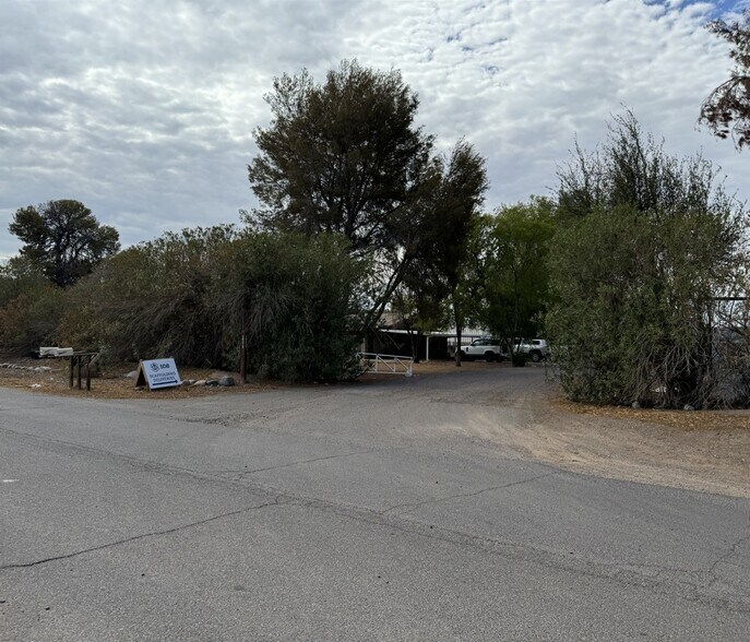 More Photos Of 11523-11541 E Appleby Rd, Chandler Contractor Storage Yard For Lease
