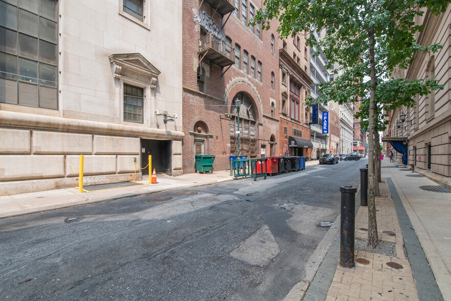 More Photos Of 1424-1426 Chestnut St, Philadelphia Office For Lease