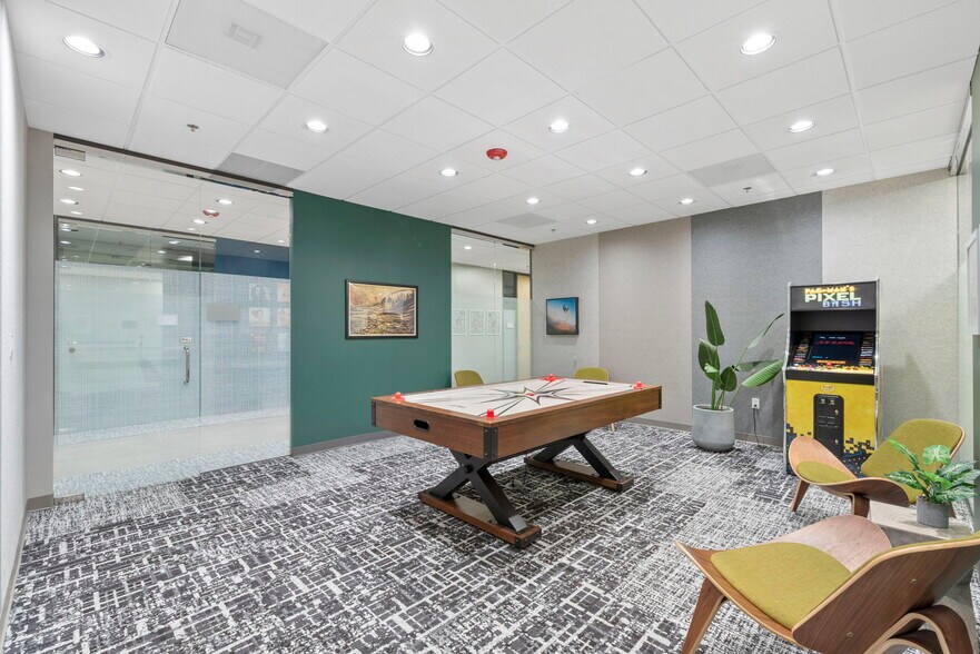 More Photos Of 1601 Industrial Blvd, Sugar Land Medical For Lease