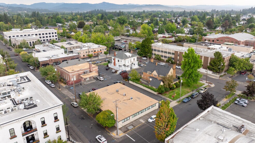 More Photos Of 414 NE Evans St, Mcminnville Office For Sale