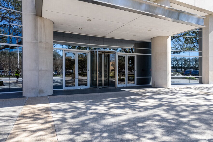 More Photos Of 10111 Richmond Ave, Houston Office For Lease