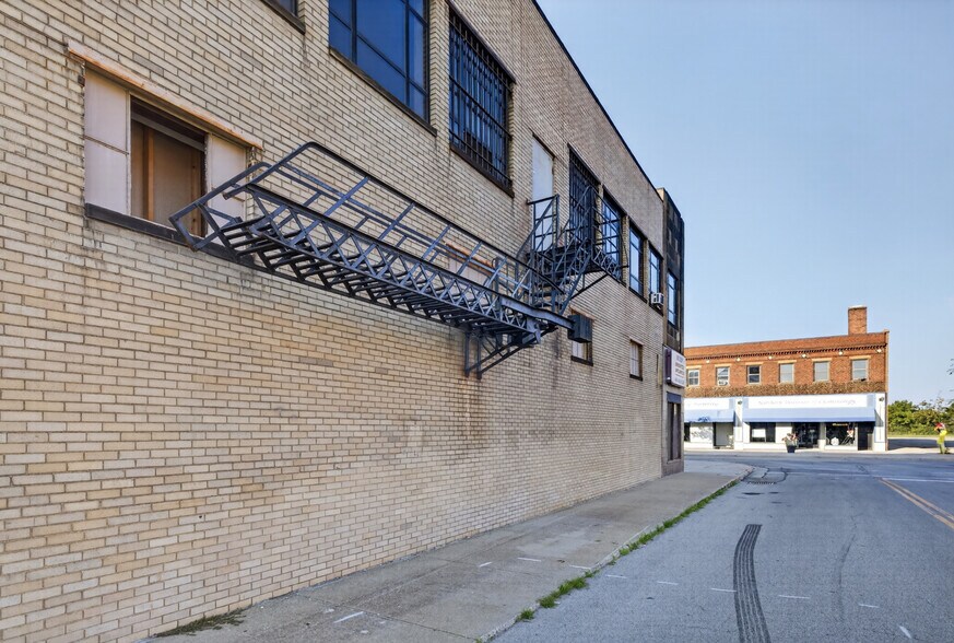 More Photos Of 668 Broadway, Lorain Storefront Retail Office For Sale