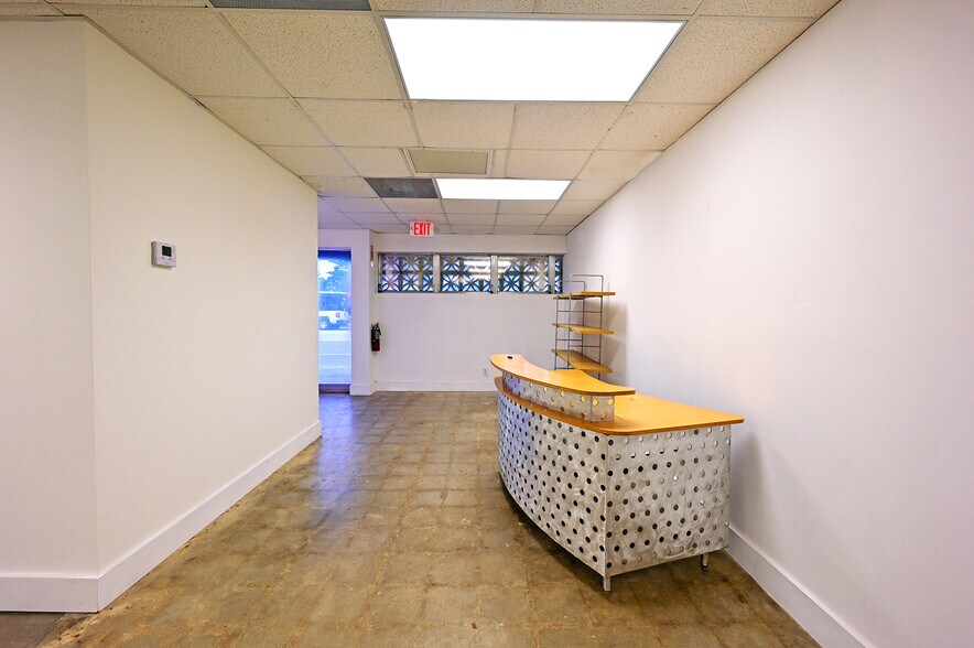 More Photos Of 901 NE 79th St, Miami Office For Lease