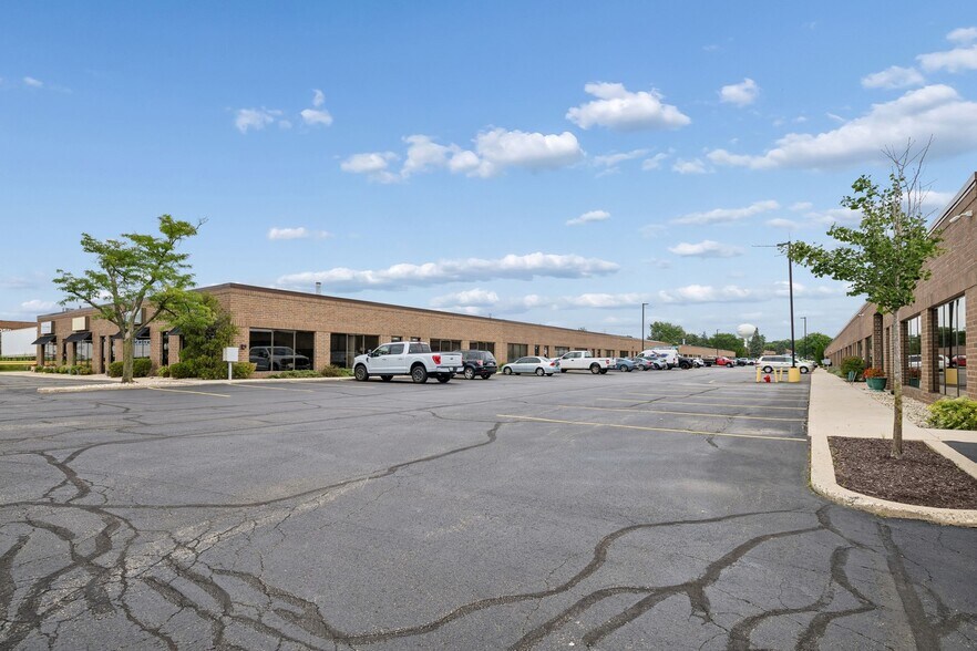 More Photos Of 1000 N Rand Rd, Wauconda Service For Sale