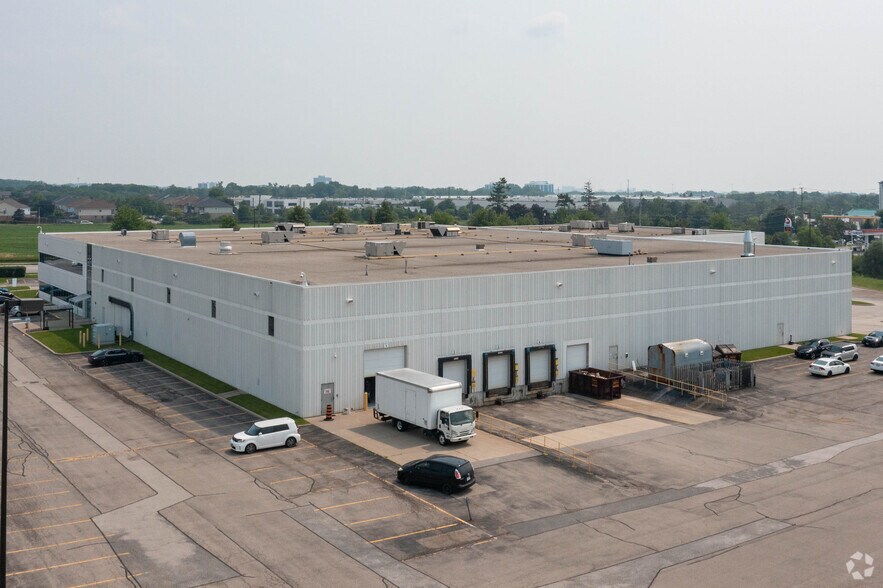 More Photos Of 1450-1550 Appleby Line, Burlington Light Manufacturing For Sale