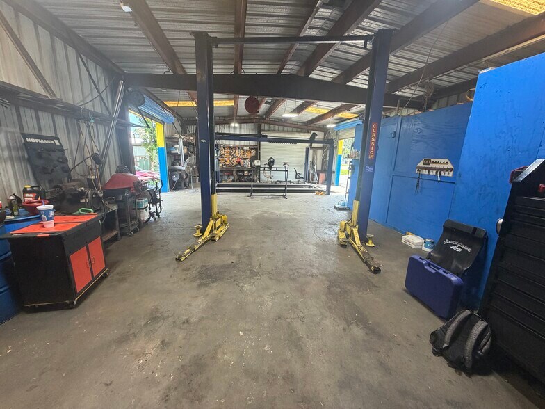 More Photos Of 1325 E Jefferson St, Brooksville Auto Repair For Lease