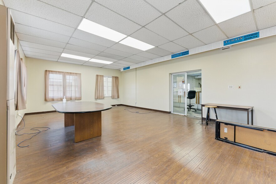 More Photos Of 16 Commercial Ave, Albany Warehouse For Sale