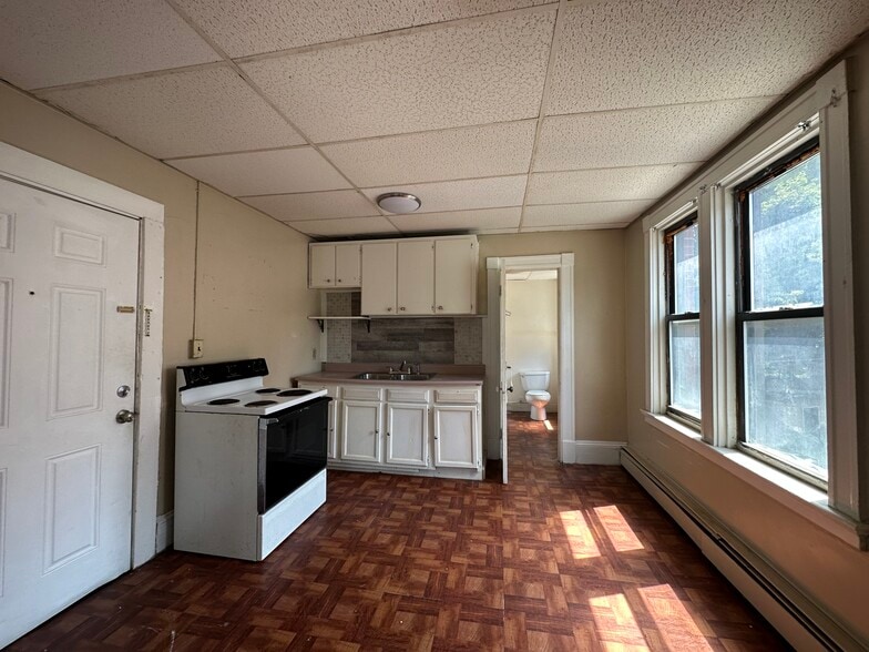 More Photos Of 197 S Leonard St, Waterbury Apartments For Sale