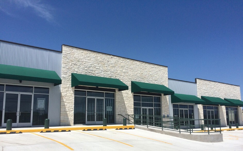 More Photos Of 4315 W FM 2147, Cottonwood Shores Storefront For Lease