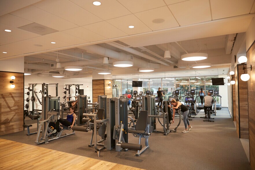 More Photos Of 100 Galleria Pky SE, Atlanta Office For Lease