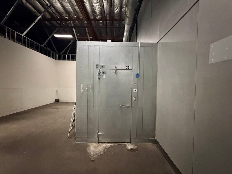 More Photos Of 3975 Landmark St, Culver City Warehouse For Lease
