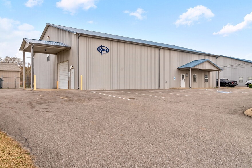 More Photos Of 1799 Alpine Dr, Clarksville Warehouse For Lease