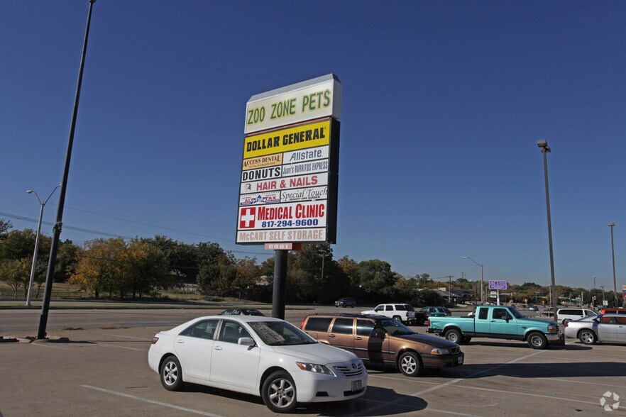 More Photos Of 6901 McCart Ave, Fort Worth Unknown For Lease