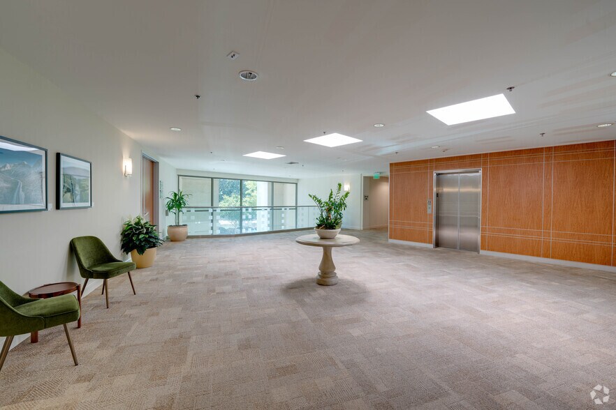 More Photos Of 28632 Roadside Dr, Agoura Hills Office For Lease