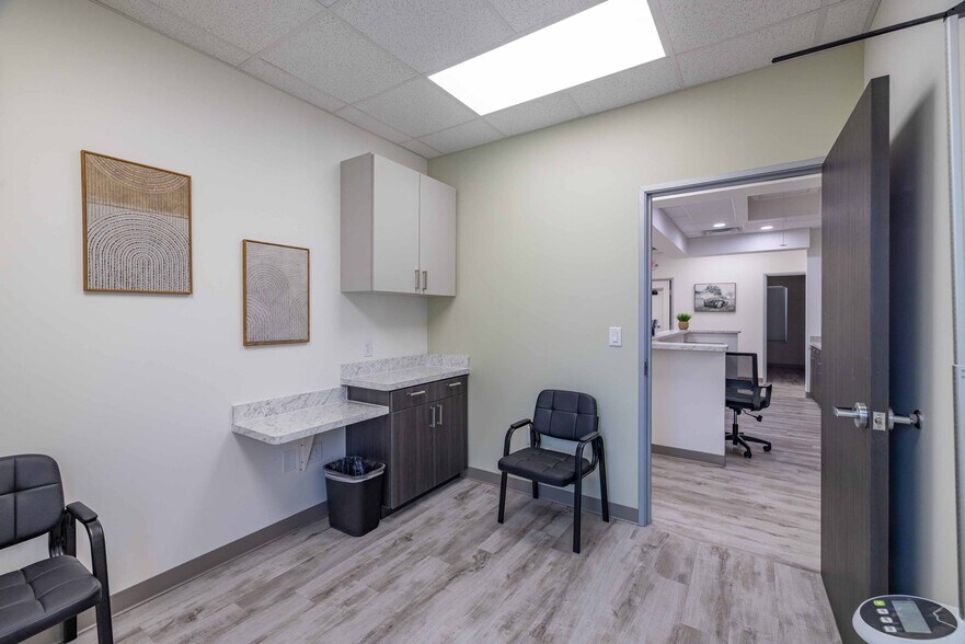 More Photos Of 27511 W IH-10, Boerne Medical For Lease