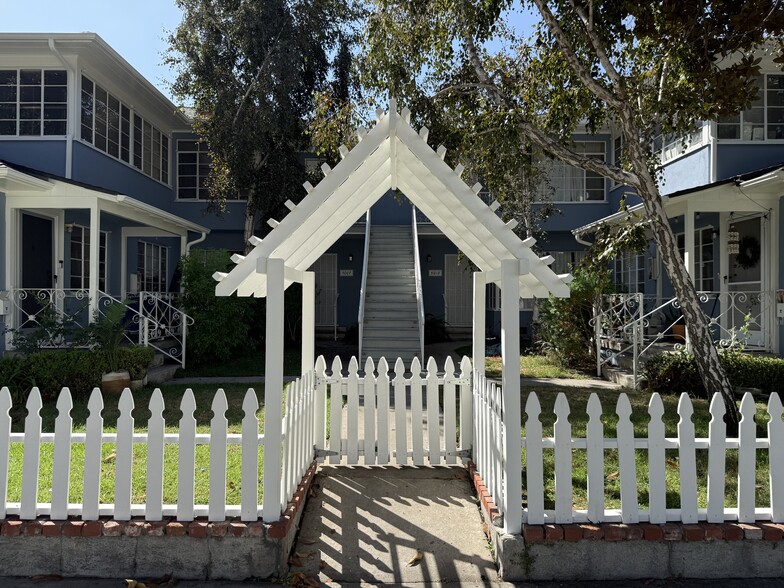 More Photos Of 5005 Cahuenga Blvd, North Hollywood Apartments For Sale
