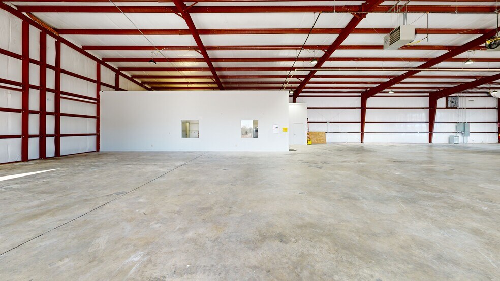 Primary Photo Of 628 Industrial Park Rd, Roberta Warehouse For Lease