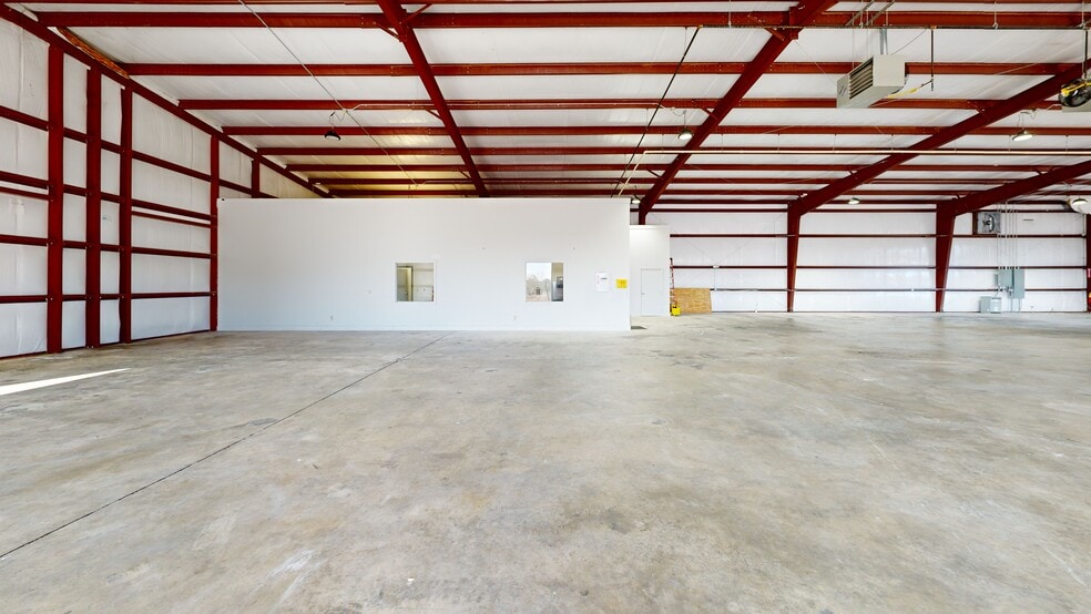 Primary Photo Of 628 Industrial Park Rd, Roberta Warehouse For Lease