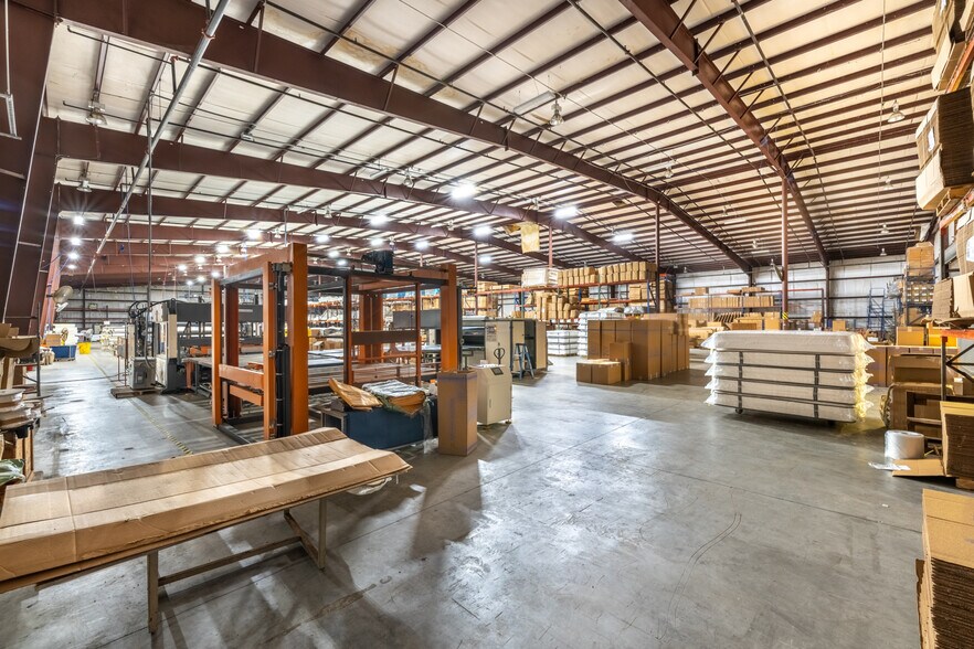 More Photos Of 541 NW Interpark Pl, Port Saint Lucie Manufacturing For Lease