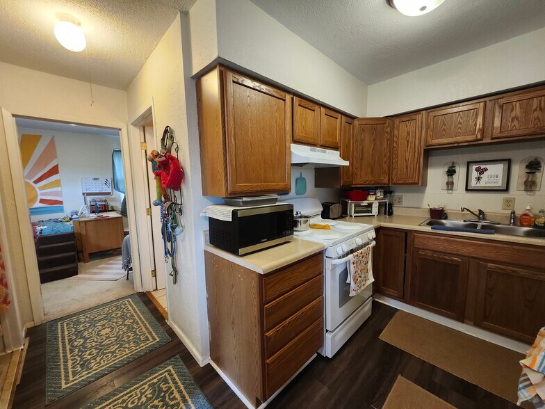 More Photos Of 204 3rd St SW, Rake Apartments For Sale