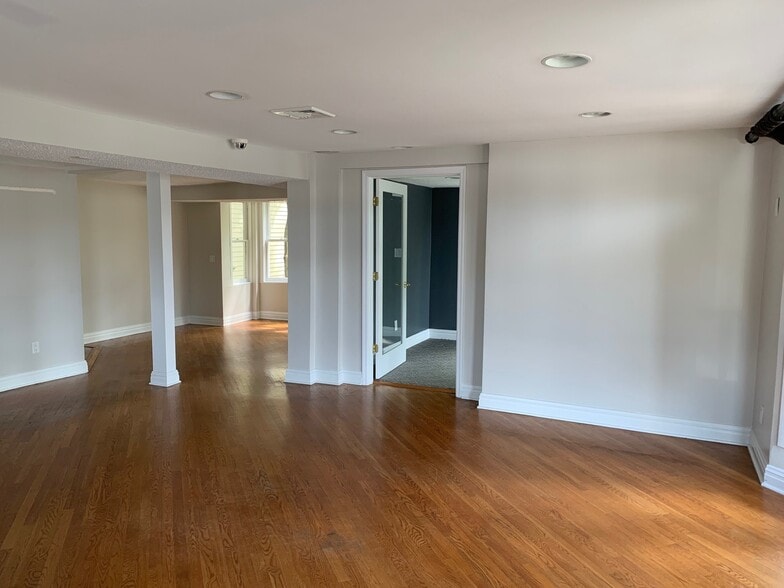 More Photos Of 190 Main St, Westport Unknown For Lease