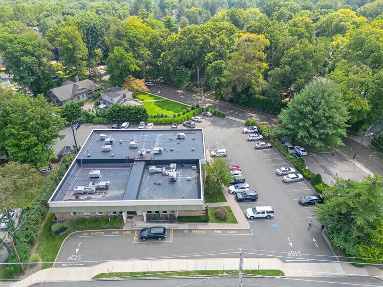 More Photos Of 385 S Maple Ave, Glen Rock Medical For Lease