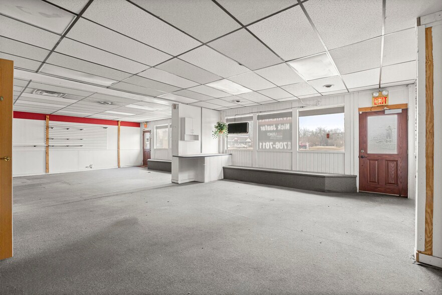 More Photos Of 26905 Plymouth Rd, Redford Township Freestanding For Lease