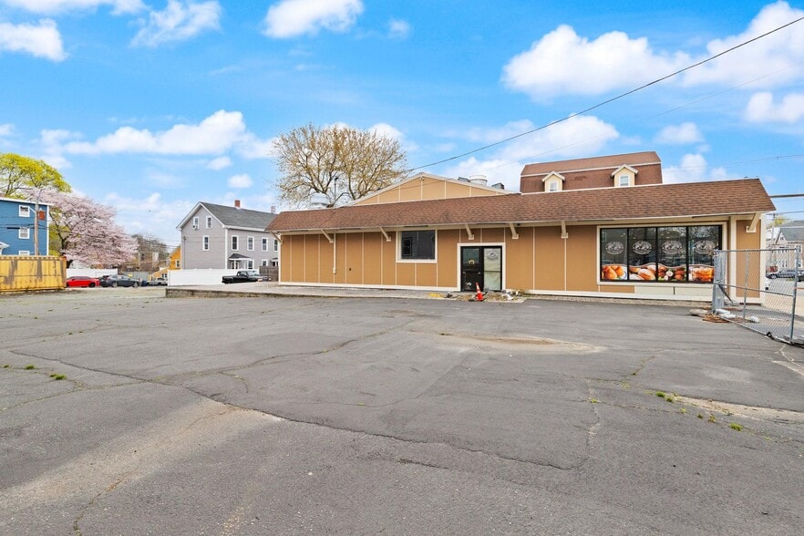 More Photos Of 100-102 Boston St, Salem Restaurant For Lease