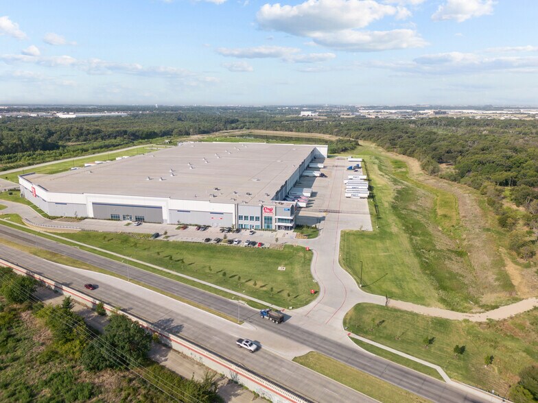 More Photos Of 2003 MacArthur Blvd, Grand Prairie Distribution For Lease