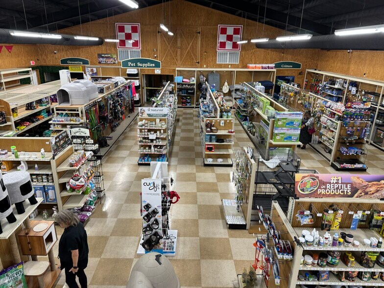 More Photos Of 1708 E Broad Ave, Rockingham Light Distribution For Sale