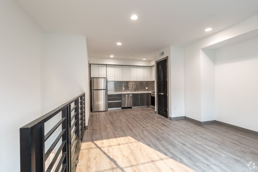 More Photos Of 552 N Hobart Blvd, Los Angeles Apartments For Sale