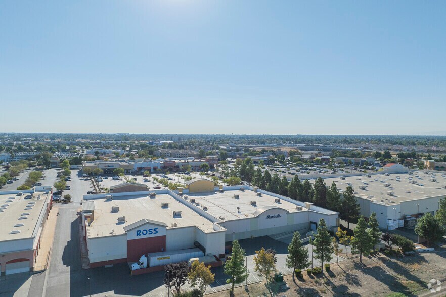 More Photos Of 2481-2483 Naglee Rd, Tracy General Retail For Lease